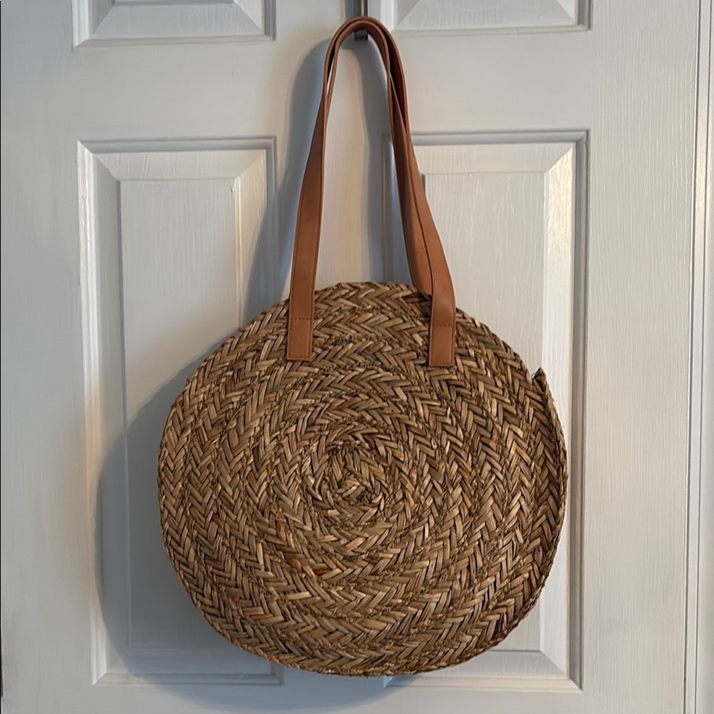 Universal Thread Round Woven Straw Tote Bag with Tan Straps